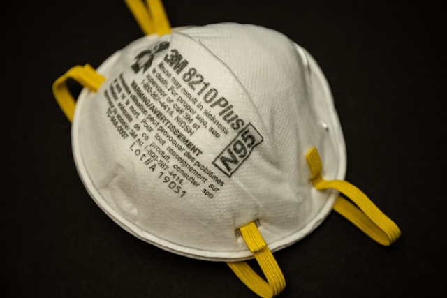 3M branded dust mask.