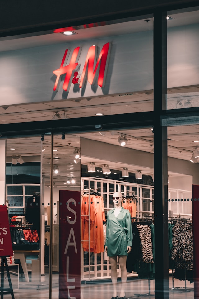 H&M Store.